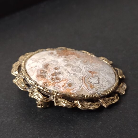 Oval Shaped Stone And Metal Brooch Pendant - Picture 5 of 10